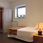 Emebed Кастрохерис