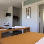 Emebed Отель Кастрохерис