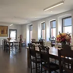 Emebed Кастрохерис