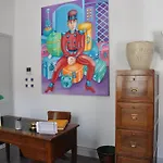 Отель Emebed