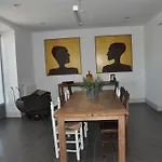 Отель Emebed Кастрохерис