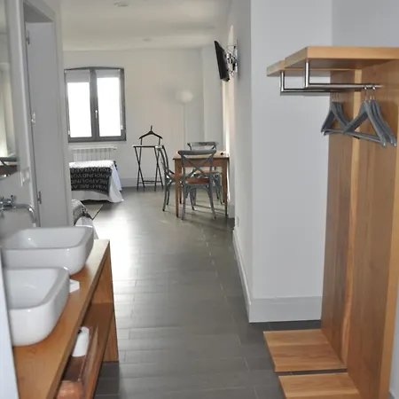 Hotel Emebed