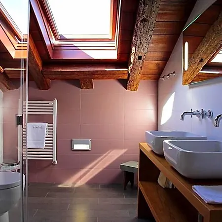 Hotel Emebed