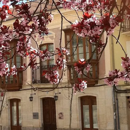 Hotel Emebed 3*