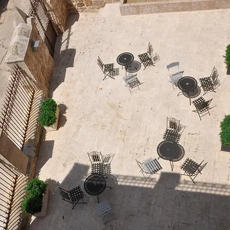 Emebed Hotell 3*