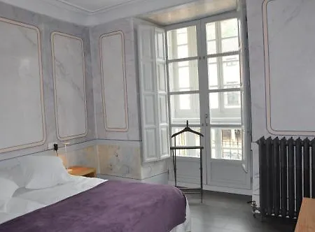 Hotel Emebed 3*