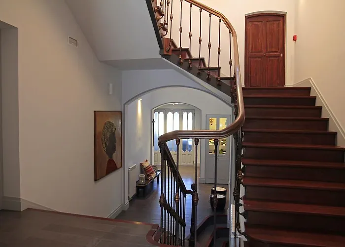 Emebed ホテル カストロヘリス