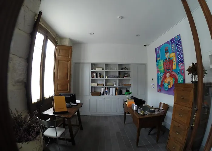 Emebed カストロヘリス